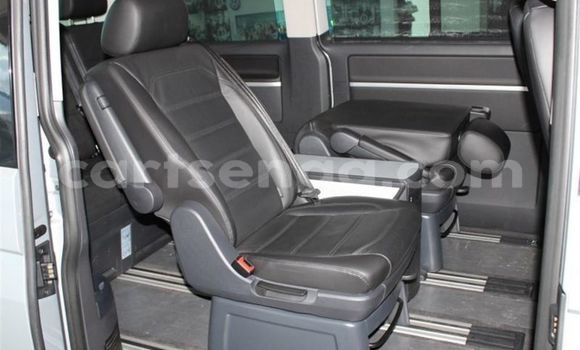 Acheter Occasion Voiture Volkswagen Caravelle Gris à Bulembu, Hhohho Acheter Occasion Voiture Volkswagen Caravelle Gris à Bulembu, Hhohho