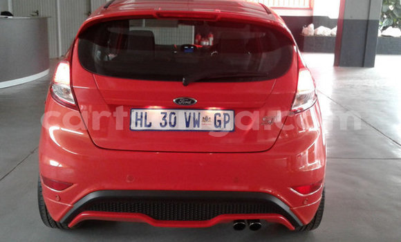 Acheter Occasion Voiture Ford Fiesta ST Rouge à Bulembu, Hhohho Acheter Occasion Voiture Ford Fiesta ST Rouge à Bulembu, Hhohho
