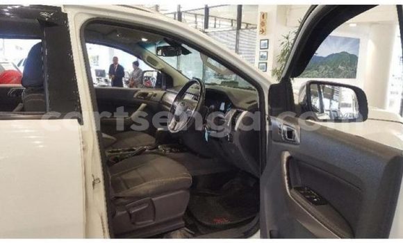 Buy Used Ford Everest White Car in Ezulwini in Hhohho Buy Used Ford Everest White Car in Ezulwini in Hhohho