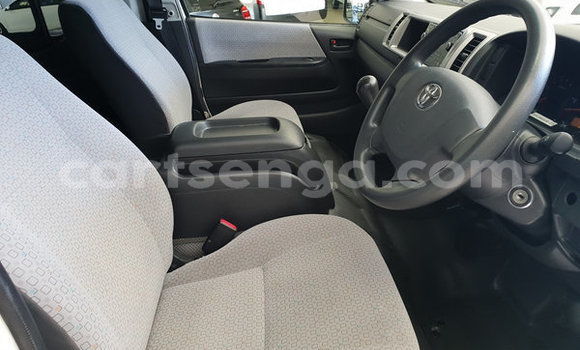 Nunua Ilio tumika Toyota Aqua White Gari ndani ya Ezulwini nchini Hhohho Nunua Ilio tumika Toyota Aqua White Gari ndani ya Ezulwini nchini Hhohho