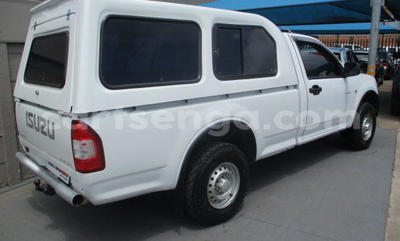 Nunua Ilio tumika Isuzu KB White Gari ndani ya Manzini nchini Manzini Nunua Ilio tumika Isuzu KB White Gari ndani ya Manzini nchini Manzini