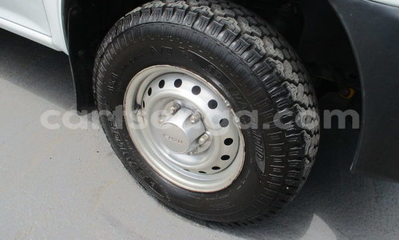 Nunua Ilio tumika Isuzu KB White Gari ndani ya Manzini nchini Manzini Nunua Ilio tumika Isuzu KB White Gari ndani ya Manzini nchini Manzini