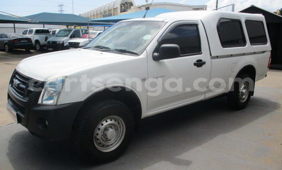 Nunua Ilio tumika Isuzu KB White Gari ndani ya Manzini nchini Manzini Nunua Ilio tumika Isuzu KB White Gari ndani ya Manzini nchini Manzini