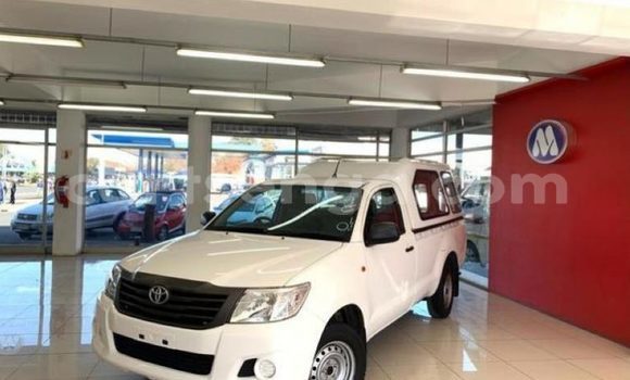 Buy Used Toyota Hilux White Car in Hluti in Shiselweni District Buy Used Toyota Hilux White Car in Hluti in Shiselweni District