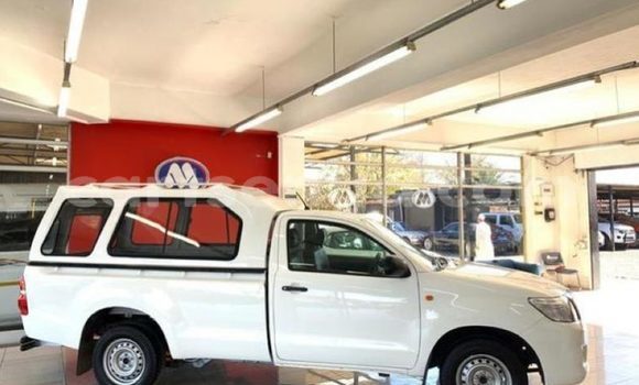 Buy Used Toyota Hilux White Car in Hluti in Shiselweni District Buy Used Toyota Hilux White Car in Hluti in Shiselweni District