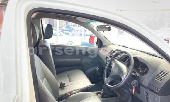 Buy Used Toyota Hilux White Car in Hluti in Shiselweni District Buy Used Toyota Hilux White Car in Hluti in Shiselweni District