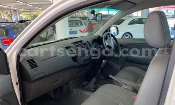 Buy Used Toyota Hilux White Car in Hluti in Shiselweni District Buy Used Toyota Hilux White Car in Hluti in Shiselweni District