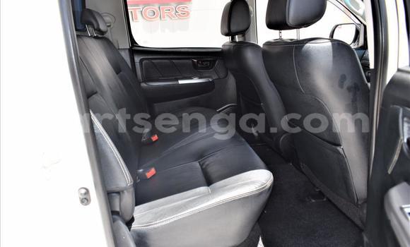 Nunua Ilio tumika Toyota Hilux White Gari ndani ya Big Bend nchini Lubombo Nunua Ilio tumika Toyota Hilux White Gari ndani ya Big Bend nchini Lubombo