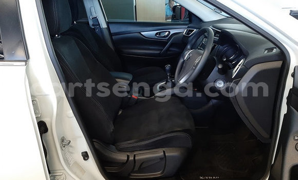 Nunua Ilio tumika Nissan X–Trail White Gari ndani ya Mbabane nchini Manzini Nunua Ilio tumika Nissan X–Trail White Gari ndani ya Mbabane nchini Manzini