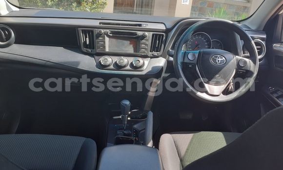 Nunua Ilio tumika Toyota RAV4 White Gari ndani ya Manzini nchini Manzini Nunua Ilio tumika Toyota RAV4 White Gari ndani ya Manzini nchini Manzini