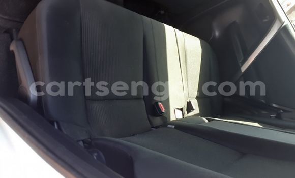 Nunua Ilio tumika Toyota RAV4 White Gari ndani ya Manzini nchini Manzini Nunua Ilio tumika Toyota RAV4 White Gari ndani ya Manzini nchini Manzini