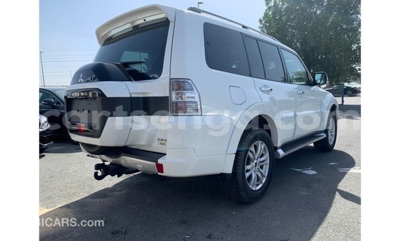 Nunua Imported Mitsubishi Pajero White Gari ndani ya Import - Dubai nchini Hhohho Nunua Imported Mitsubishi Pajero White Gari ndani ya Import - Dubai nchini Hhohho