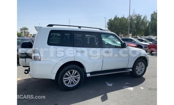 Nunua Imported Mitsubishi Pajero White Gari ndani ya Import - Dubai nchini Hhohho Nunua Imported Mitsubishi Pajero White Gari ndani ya Import - Dubai nchini Hhohho