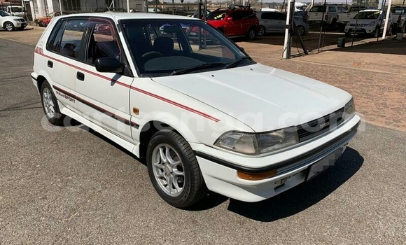 Buy Used Toyota Vitz White Car in Mbabane in Manzini Buy Used Toyota Vitz White Car in Mbabane in Manzini