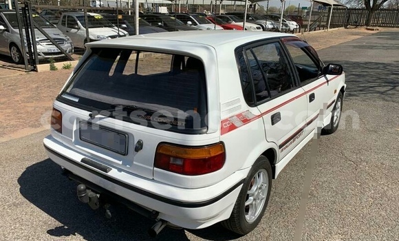 Buy Used Toyota Vitz White Car in Mbabane in Manzini Buy Used Toyota Vitz White Car in Mbabane in Manzini