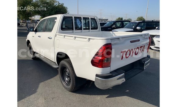 Nunua Imported Toyota Hilux White Gari ndani ya Import - Dubai nchini Hhohho Nunua Imported Toyota Hilux White Gari ndani ya Import - Dubai nchini Hhohho
