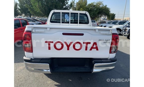 Nunua Imported Toyota Hilux White Gari ndani ya Import - Dubai nchini Hhohho Nunua Imported Toyota Hilux White Gari ndani ya Import - Dubai nchini Hhohho