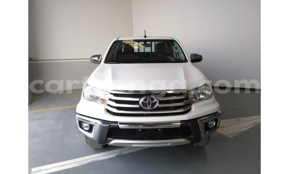Buy Import Toyota Hilux White Car in Import - Dubai in Hhohho Buy Import Toyota Hilux White Car in Import - Dubai in Hhohho