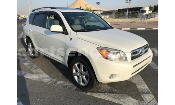 Buy Import Toyota 4Runner White Car in Import - Dubai in Hhohho Buy Import Toyota 4Runner White Car in Import - Dubai in Hhohho