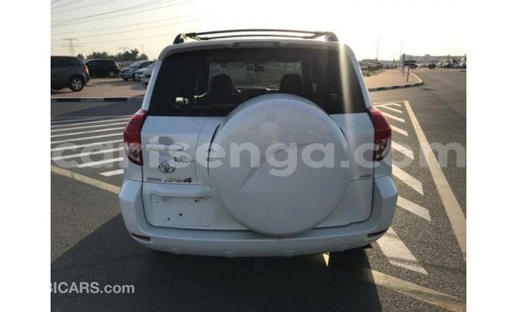 Buy Import Toyota 4Runner White Car in Import - Dubai in Hhohho Buy Import Toyota 4Runner White Car in Import - Dubai in Hhohho