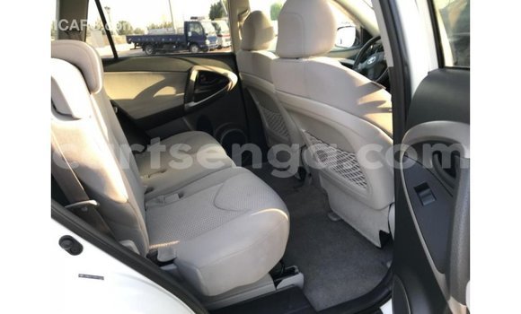Buy Import Toyota 4Runner White Car in Import - Dubai in Hhohho Buy Import Toyota 4Runner White Car in Import - Dubai in Hhohho