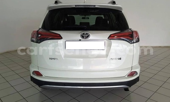 Nunua Ilio tumika Toyota RAV4 White Gari ndani ya Ezulwini nchini Hhohho Nunua Ilio tumika Toyota RAV4 White Gari ndani ya Ezulwini nchini Hhohho