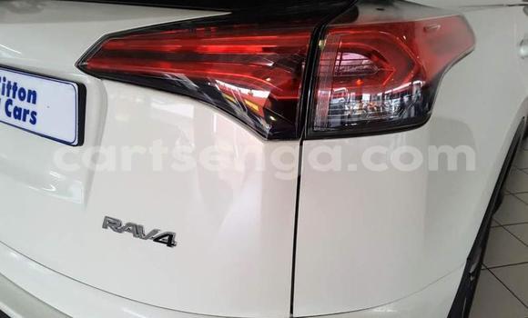 Nunua Ilio tumika Toyota RAV4 White Gari ndani ya Ezulwini nchini Hhohho Nunua Ilio tumika Toyota RAV4 White Gari ndani ya Ezulwini nchini Hhohho