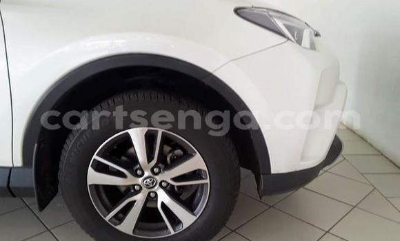 Nunua Ilio tumika Toyota RAV4 White Gari ndani ya Ezulwini nchini Hhohho Nunua Ilio tumika Toyota RAV4 White Gari ndani ya Ezulwini nchini Hhohho