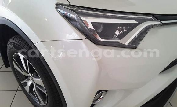 Nunua Ilio tumika Toyota RAV4 White Gari ndani ya Ezulwini nchini Hhohho Nunua Ilio tumika Toyota RAV4 White Gari ndani ya Ezulwini nchini Hhohho