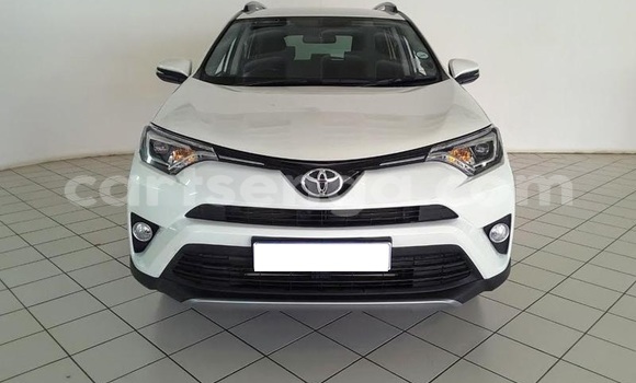Nunua Ilio tumika Toyota RAV4 White Gari ndani ya Ezulwini nchini Hhohho Nunua Ilio tumika Toyota RAV4 White Gari ndani ya Ezulwini nchini Hhohho