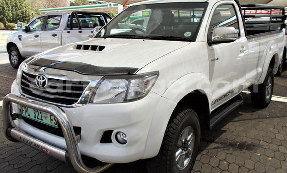 Buy Used Toyota Hilux White Car in Ezulwini in Hhohho Buy Used Toyota Hilux White Car in Ezulwini in Hhohho