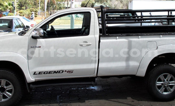 Buy Used Toyota Hilux White Car in Ezulwini in Hhohho Buy Used Toyota Hilux White Car in Ezulwini in Hhohho