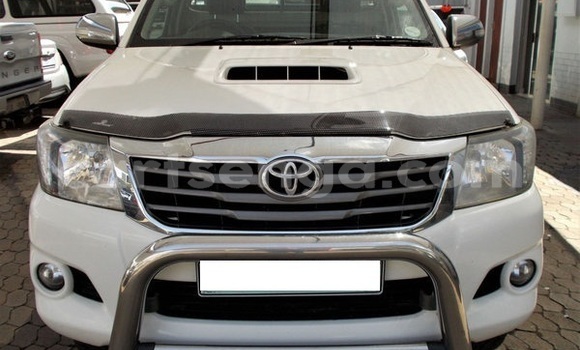 Buy Used Toyota Hilux White Car in Ezulwini in Hhohho Buy Used Toyota Hilux White Car in Ezulwini in Hhohho