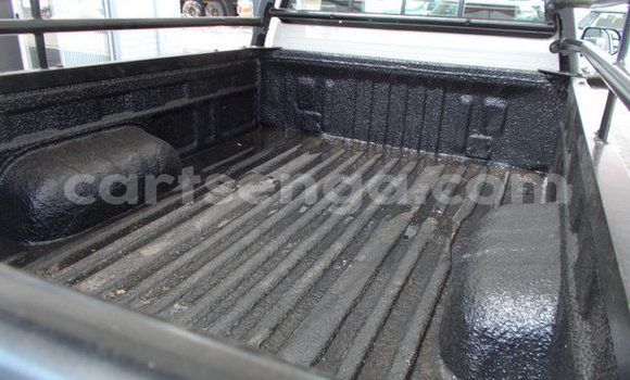 Buy Used Toyota Hilux White Car in Ezulwini in Hhohho Buy Used Toyota Hilux White Car in Ezulwini in Hhohho