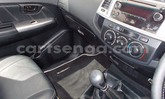 Buy Used Toyota Hilux White Car in Ezulwini in Hhohho Buy Used Toyota Hilux White Car in Ezulwini in Hhohho