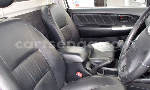 Buy Used Toyota Hilux White Car in Ezulwini in Hhohho Buy Used Toyota Hilux White Car in Ezulwini in Hhohho