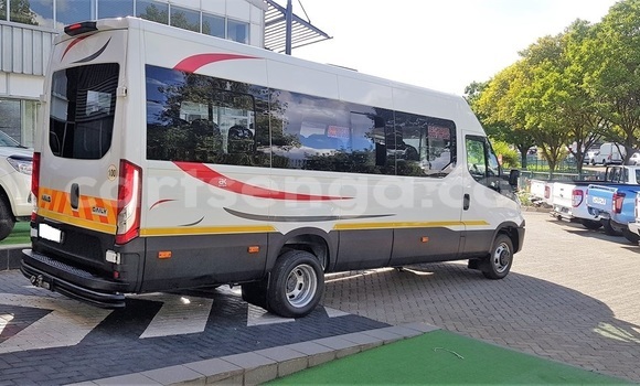 Acheter Occasion Voiture IVECO Massif Blanc à Ezulwini, Hhohho Acheter Occasion Voiture IVECO Massif Blanc à Ezulwini, Hhohho