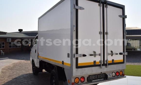 Buy Used Hyundai H200 White Car in Ezulwini in Hhohho Buy Used Hyundai H200 White Car in Ezulwini in Hhohho