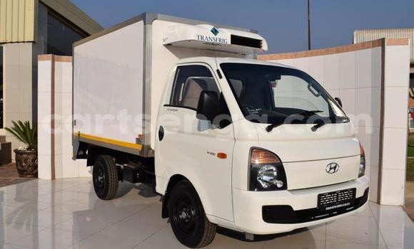 Buy Used Hyundai H200 White Car in Ezulwini in Hhohho Buy Used Hyundai H200 White Car in Ezulwini in Hhohho