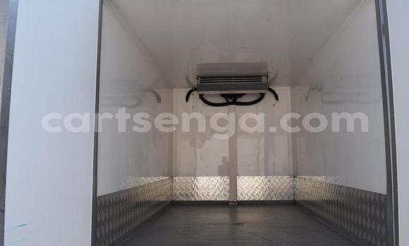 Buy Used Hyundai H200 White Car in Ezulwini in Hhohho Buy Used Hyundai H200 White Car in Ezulwini in Hhohho