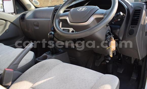 Buy Used Hyundai H200 White Car in Ezulwini in Hhohho Buy Used Hyundai H200 White Car in Ezulwini in Hhohho