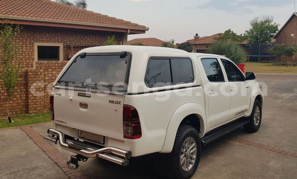 Nunua Ilio tumika Toyota Hilux White Gari ndani ya Ezulwini nchini Hhohho Nunua Ilio tumika Toyota Hilux White Gari ndani ya Ezulwini nchini Hhohho