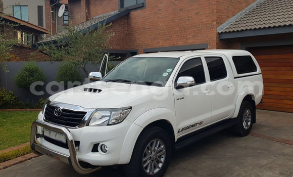 Nunua Ilio tumika Toyota Hilux White Gari ndani ya Ezulwini nchini Hhohho Nunua Ilio tumika Toyota Hilux White Gari ndani ya Ezulwini nchini Hhohho