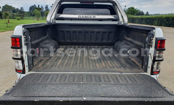 Nunua Ilio tumika Ford Ranger White Gari ndani ya Ezulwini nchini Hhohho Nunua Ilio tumika Ford Ranger White Gari ndani ya Ezulwini nchini Hhohho