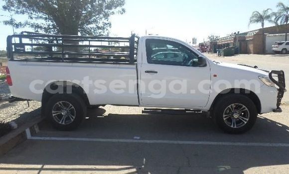 Acheter Occasion Voiture Toyota Hilux Blanc à Hlatikulu, Shiselweni District Acheter Occasion Voiture Toyota Hilux Blanc à Hlatikulu, Shiselweni District