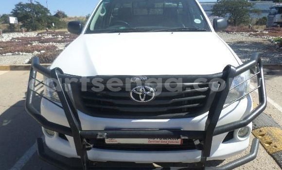 Acheter Occasion Voiture Toyota Hilux Blanc à Hlatikulu, Shiselweni District Acheter Occasion Voiture Toyota Hilux Blanc à Hlatikulu, Shiselweni District