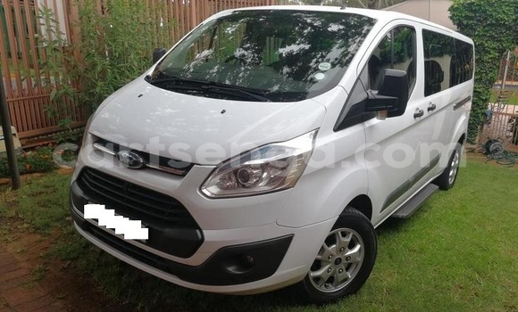Acheter Occasion Voiture Ford Tourneo Custom Blanc à Ezulwini, Hhohho Acheter Occasion Voiture Ford Tourneo Custom Blanc à Ezulwini, Hhohho