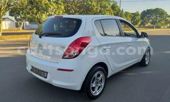 Nunua Ilio tumika Hyundai i20 White Gari ndani ya Ezulwini nchini Hhohho Nunua Ilio tumika Hyundai i20 White Gari ndani ya Ezulwini nchini Hhohho