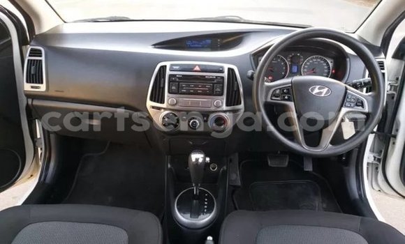 Nunua Ilio tumika Hyundai i20 White Gari ndani ya Ezulwini nchini Hhohho Nunua Ilio tumika Hyundai i20 White Gari ndani ya Ezulwini nchini Hhohho