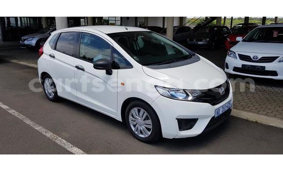 Nunua Ilio tumika Honda Jazz White Gari ndani ya Ezulwini nchini Hhohho Nunua Ilio tumika Honda Jazz White Gari ndani ya Ezulwini nchini Hhohho